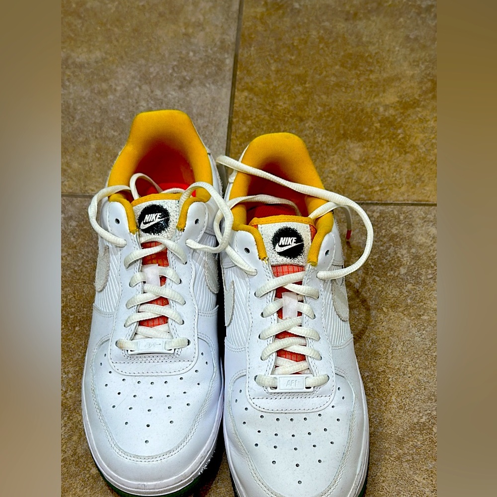 Nike size 8W. Great conditions worn a few times.